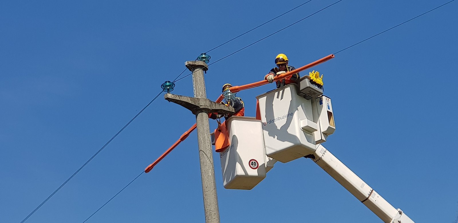 Autocarrate coibentate per lavori in sicurezza su linee elettriche in tensione
