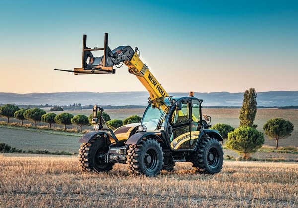 Sollevatore telescopico agricolo vs industriale: differenze strutturali e trasmissioni