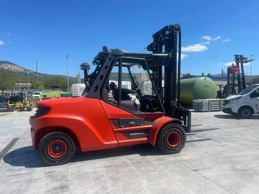 Carrello elevatore diesel fuoristrada per piazzali di stoccaggio e cantieri edili
