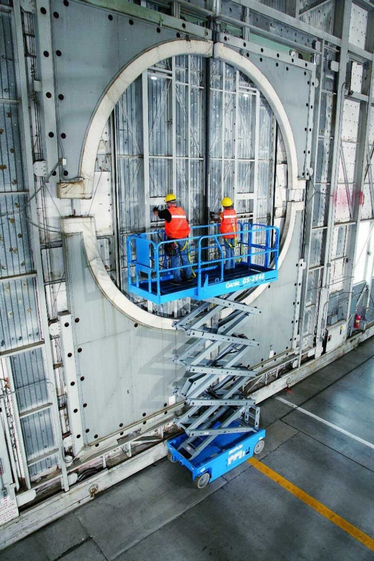 Pantografo elettrico ultracompatto da 5 metri per piccoli spazi e lavori di controsoffittatura