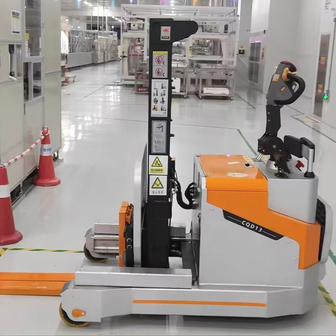 Transpallet elettrico a Timone per la movimentazione rapida dei pallet nei punti vendita